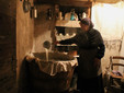 LAVANDAIA/WASHERWOMAN: Teresina Basso plays a washerwoman. In this picture, she is preparing a mix of water and ashes (in Kye “alshia indinz a la sia”), which in the past were used as a detergent, particularly with white clothes. (Gianluca Avagnina Photography)