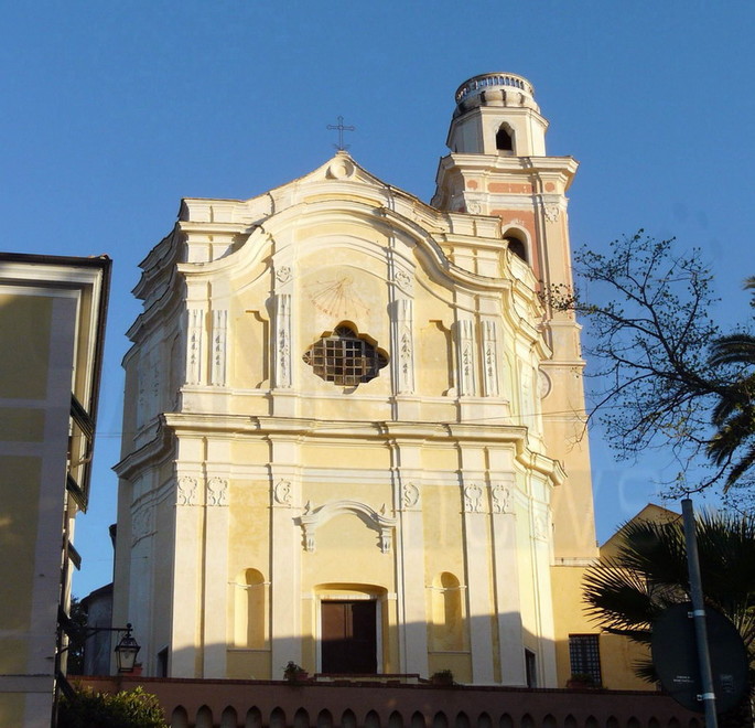 Diano Castello: a tour in the medieval village with ancient water cisterns