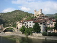 Панорама Dolceacqua, старая часть города