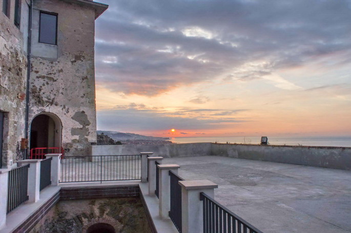 Annunziata Festung: von Militärgelände zu einem angesehenen archäologischen Museum