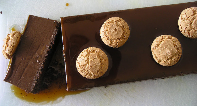 A typical bunet with amaretto biscuits and cocoa on top– Credit: acquavivascorre.blogspot.com