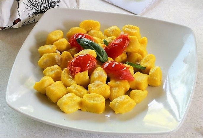 Wochenrezept: Gnocchi mit Safran, Büffel Ricotta und ligurischer ägyptischer Zwiebel