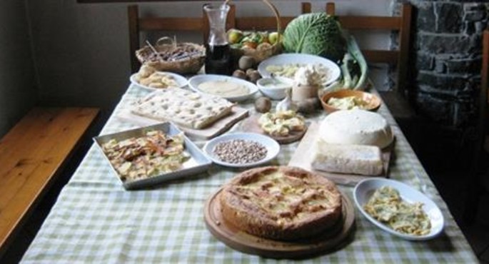 Cucina Bianca Rezepte Jahrhundertelang übertragen, die die Geschichte des Almauftriebs und Hirtenlebens  erzählen
