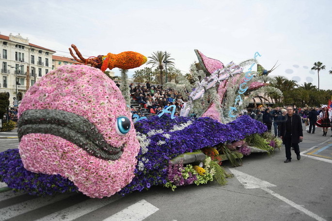 Sanremo: Die diesjährige &quot;Blumen Parade&quot; findet am 15. März statt. Die Festwagen werden von den Liedern des Festivals inspiriert. [Video &amp; Fotogalerie]