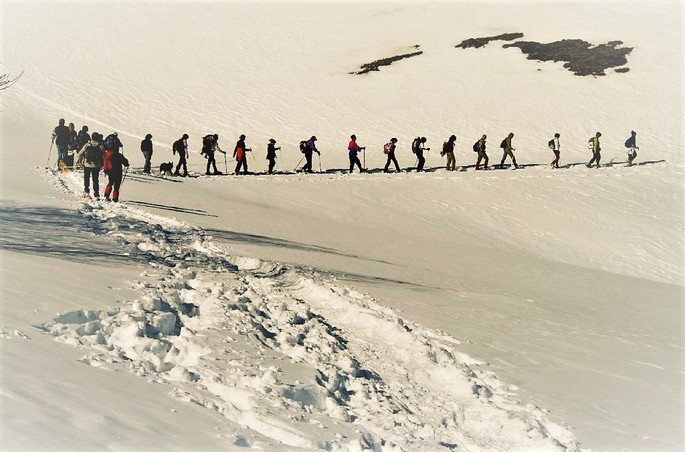 Starten Sie das Jahr Schneeschuhwandernd