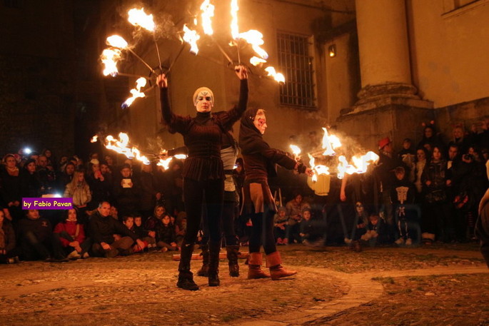 Feiern Sie Halloween in Triora [Video und Foto Galerie]