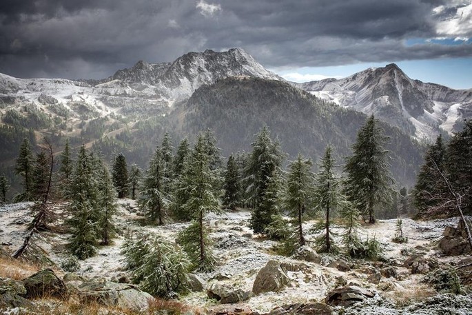 Sistron Gipfel und St Sauveur Berg, Kredit Facebook Seite