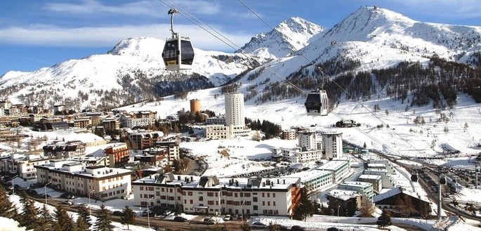 Discover the Vialattea: International skiing area includes Sestriere, Sauze d’Oulx, Oulx, Sansicario, Cesana, Pragelato, Claviere as well as the French Montgenèvre