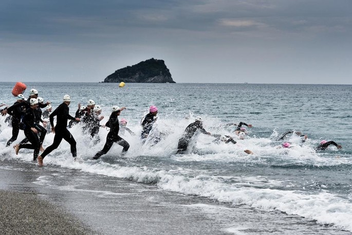 Nolis In3pid Triathlon: das spektakuläre Rennen in einer herrlichen Ecke der ligurischen Riviera