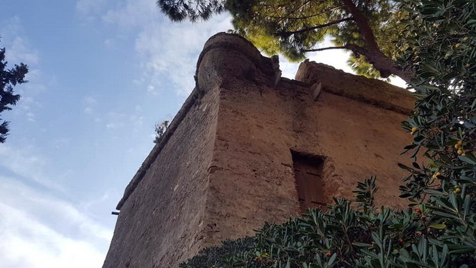 Santo Stefano al Mare: die faszinierende Geschichte des &quot;Torre degli Aregai&quot;, Werk von Giovanni Maria Caravisio